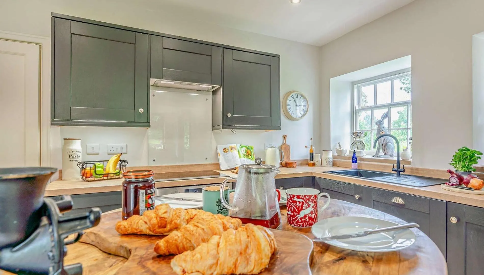 2 Bed In Richmond 94752 Villa Forcett United Kingdom