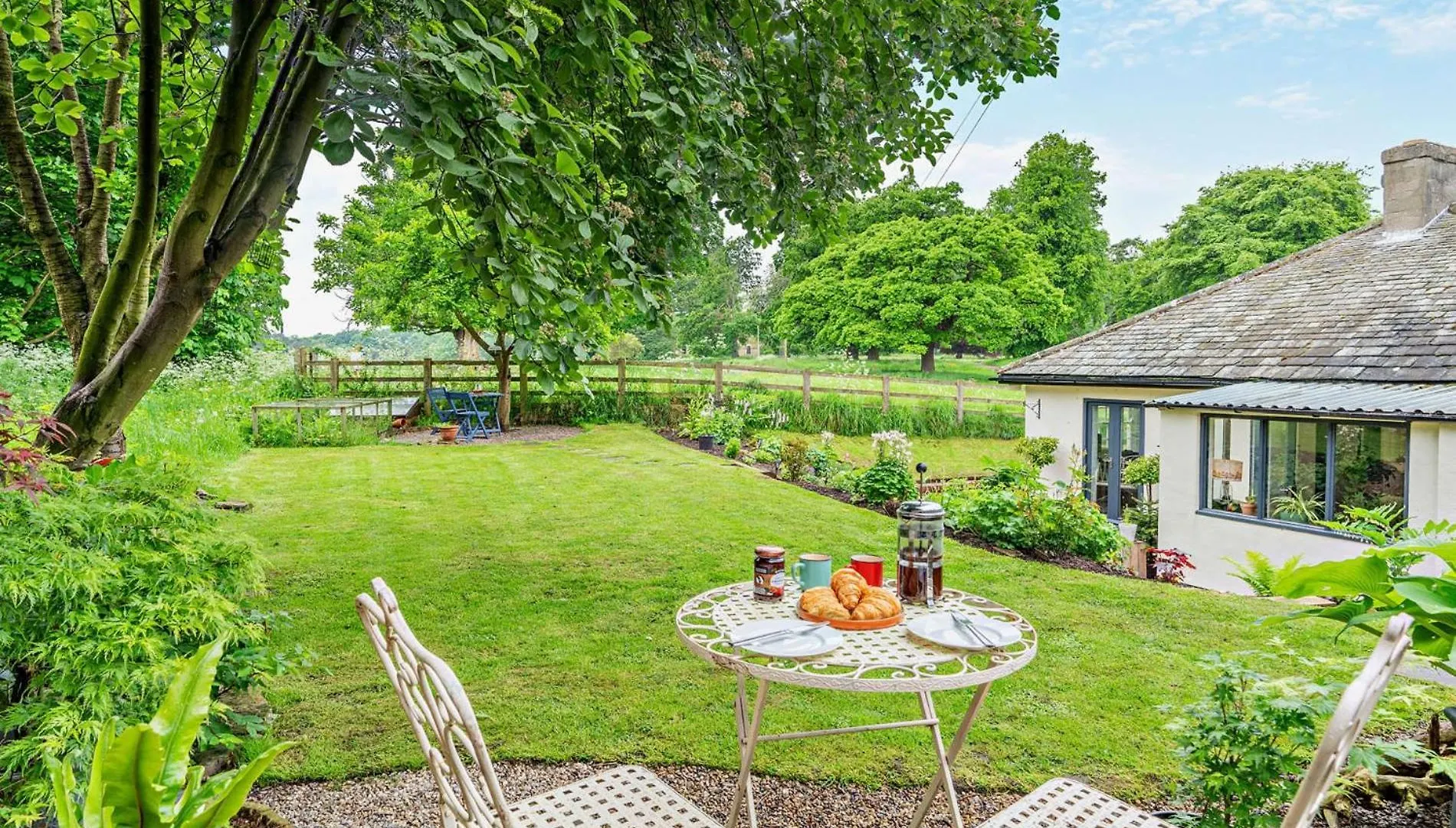 2 Bed In Richmond 94752 Villa Forcett