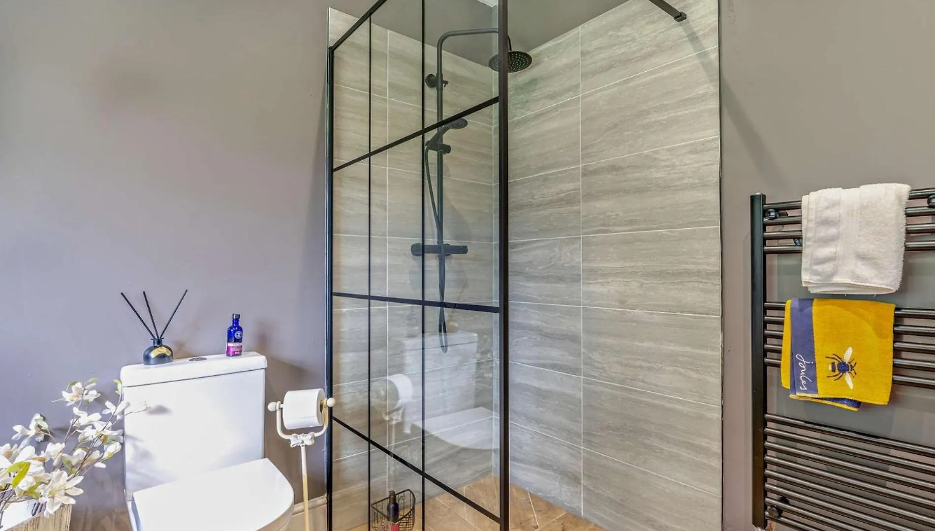 2 Bed In Richmond 94752 Villa Forcett