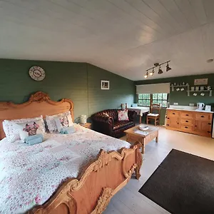 Marshland Alpacas Glamping Campsite