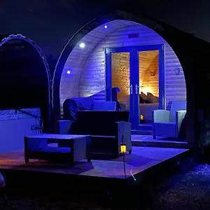 Little Meadow Pods With Hot Tub Campsite